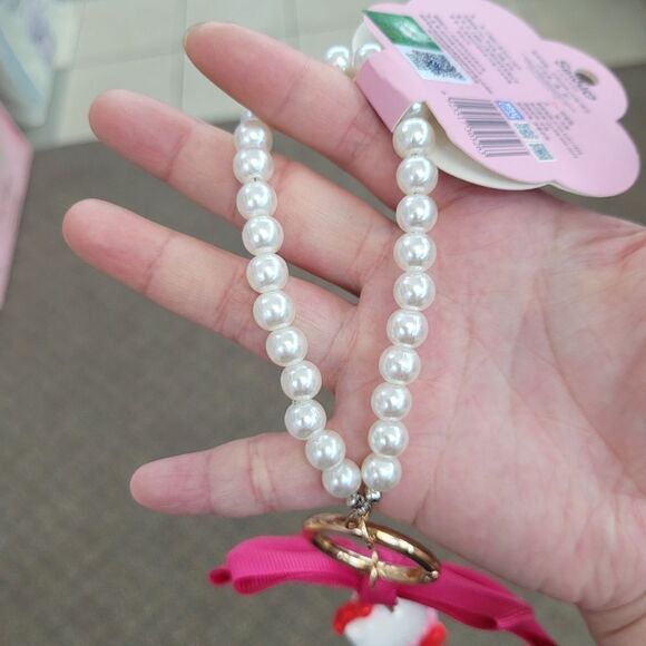 Brand New Sanrio Hello Kitty Pearl Keychain - Picture 6 of 7